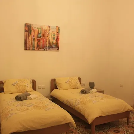 Central Area Townhouse - Close To The City Semesterbostad Pietà