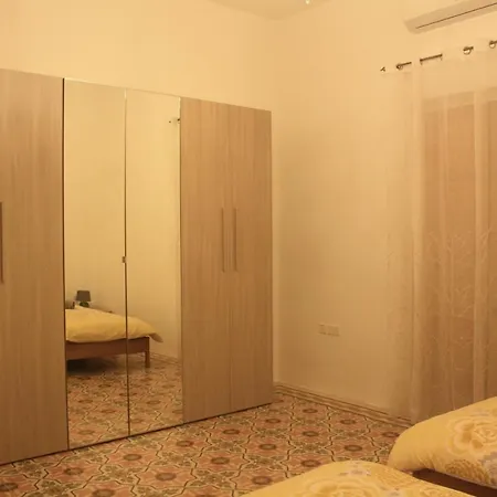 Semesterbostad Central Area Townhouse - Close To The City Pietà