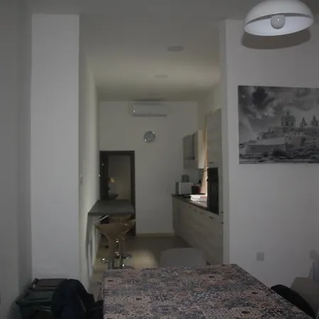 Central Area Townhouse - Close To The City Pieta